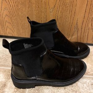 Coconuts by Matisse Women’s Black Faux Leather Croc Embossed Slip On Boots Sz-8